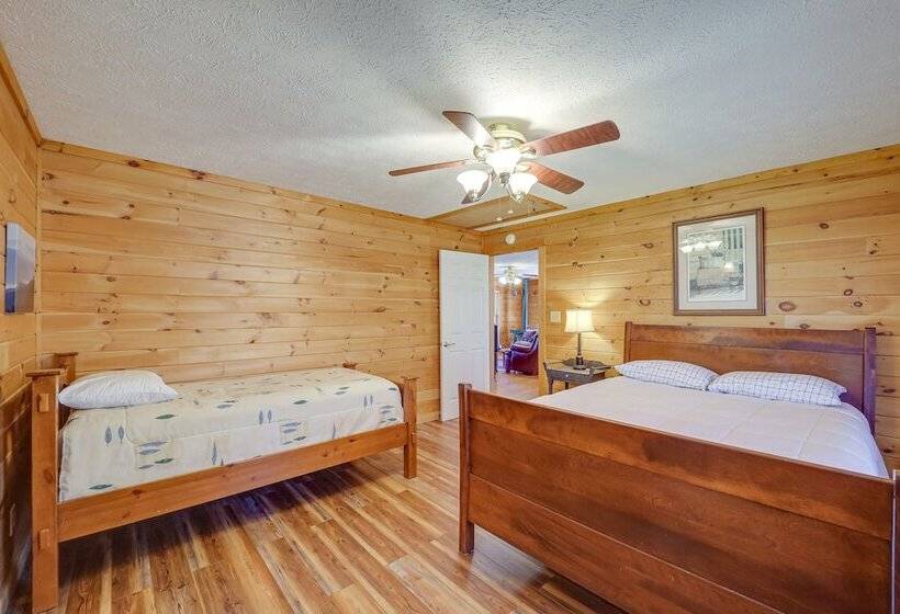 Game Room + Mtn Views: Banner Elk Cabin