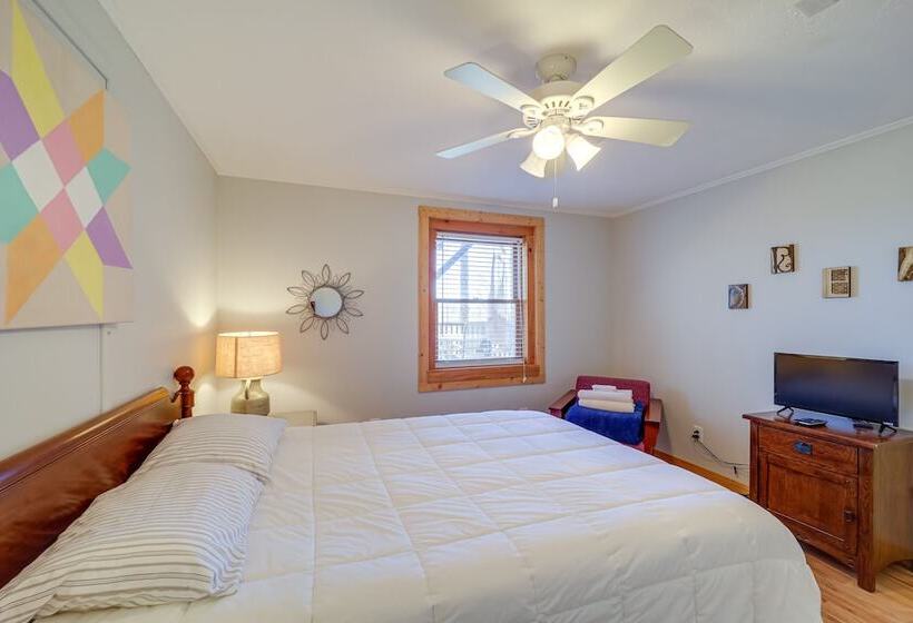 Game Room + Mtn Views: Banner Elk Cabin