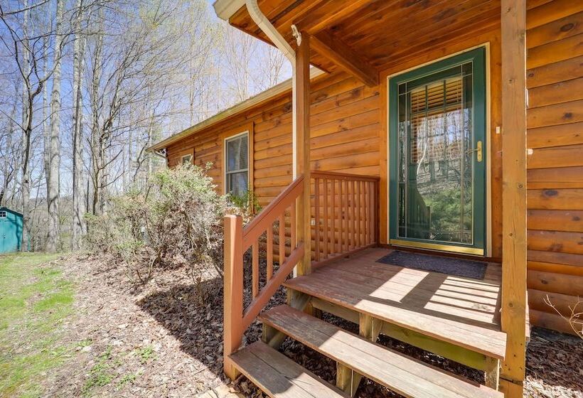 Game Room + Mtn Views: Banner Elk Cabin