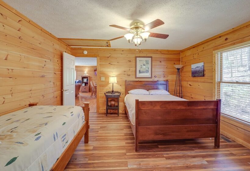 Game Room + Mtn Views: Banner Elk Cabin