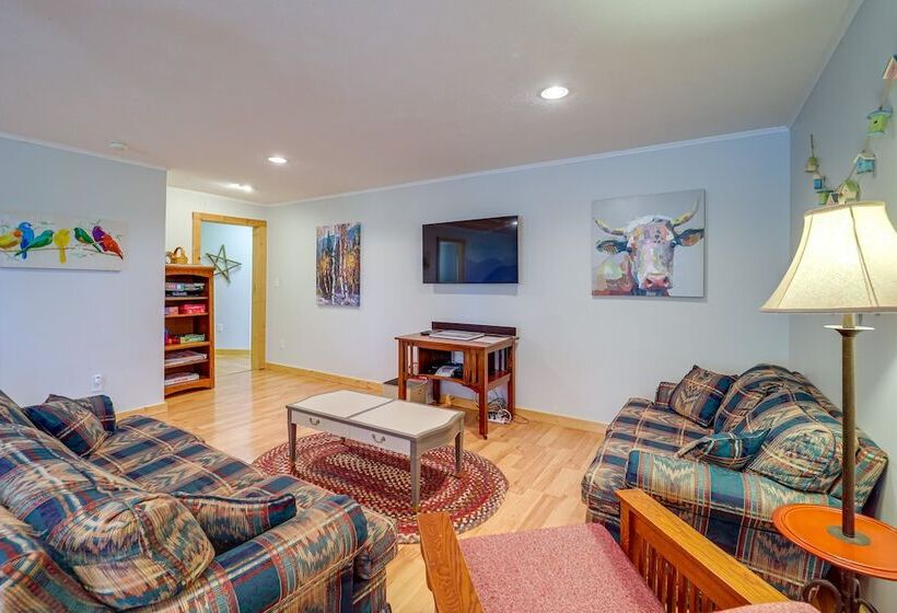 Game Room + Mtn Views: Banner Elk Cabin