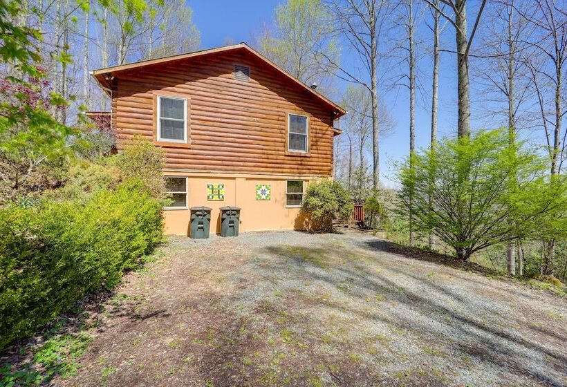 Game Room + Mtn Views: Banner Elk Cabin