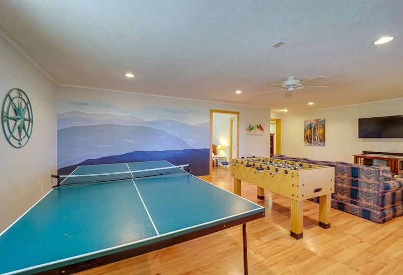 Game Room + Mtn Views: Banner Elk Cabin