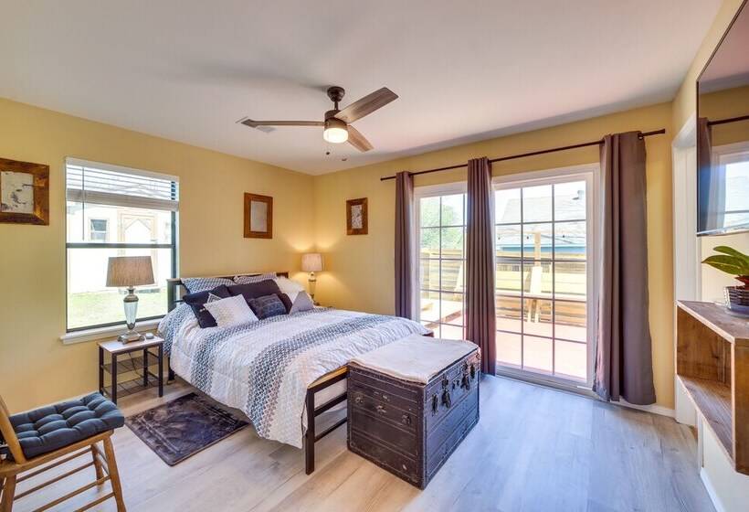 Barling Vacation Rental: Fenced In Yard W/ Hot Tub