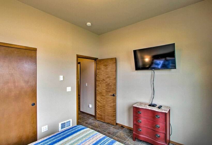 Bayside Home   6 Miles To Olympic National Forest!