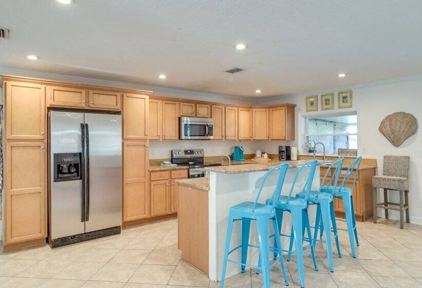 Beach Retreat In Jacksonville: Pet/family Friendly