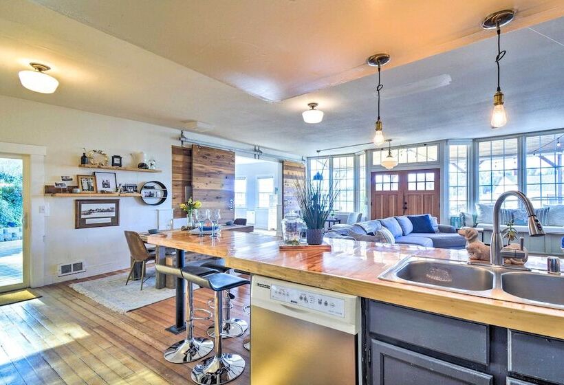 Gig Harbor House W/ Private Beach + Views!