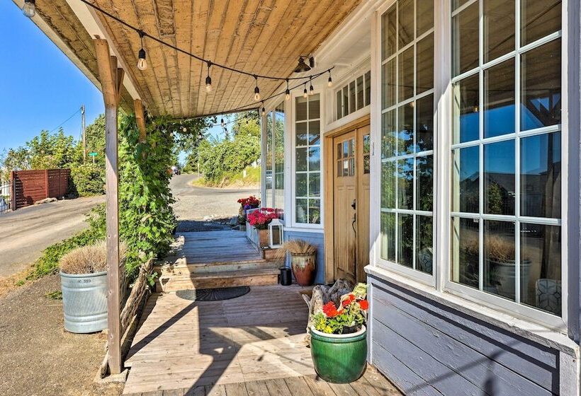 Gig Harbor House W/ Private Beach + Views!