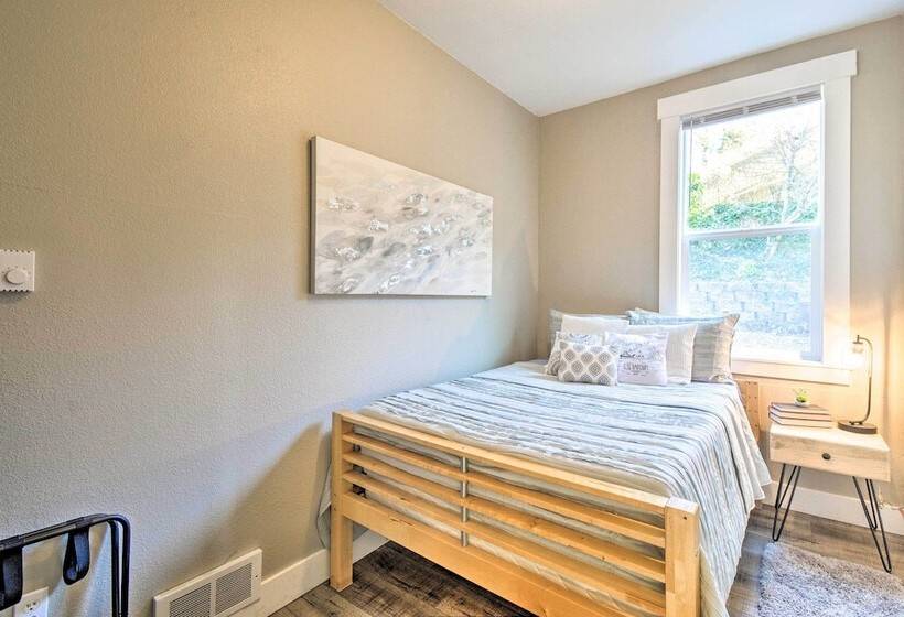 Gig Harbor House W/ Private Beach + Views!