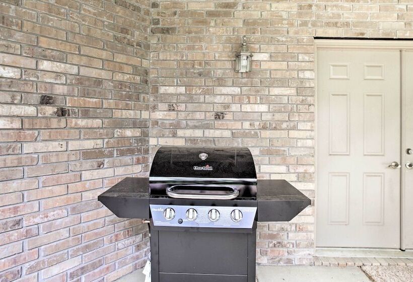 Bentonville Home W/ Pool Table, 2 Mi To Downtown!