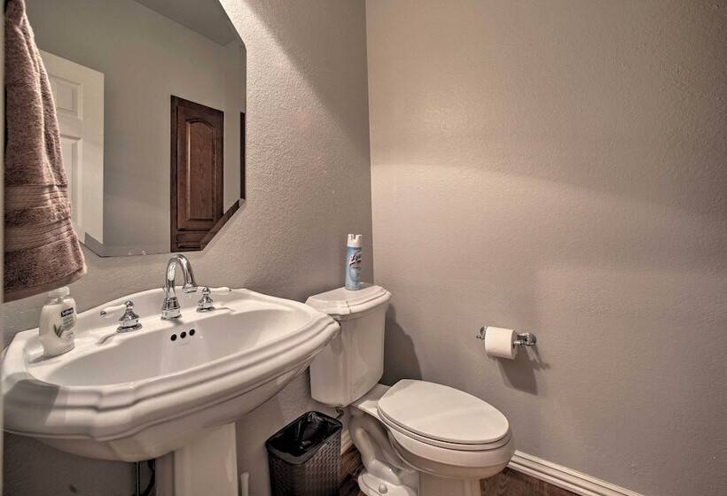 Bentonville Home W/ Pool Table, 2 Mi To Downtown!