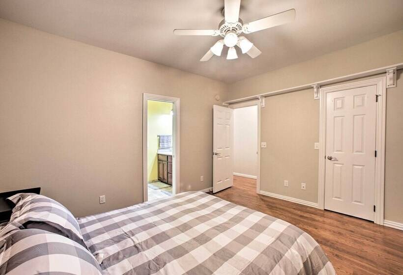 Bentonville Home W/ Pool Table, 2 Mi To Downtown!