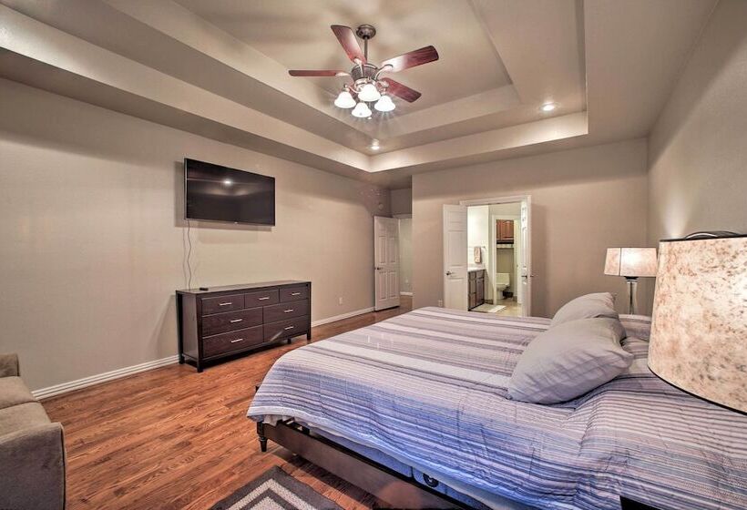 Bentonville Home W/ Pool Table, 2 Mi To Downtown!