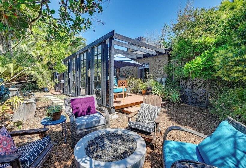 Bohemian Wonderland: Benicia Bungalow W/ Pergola!
