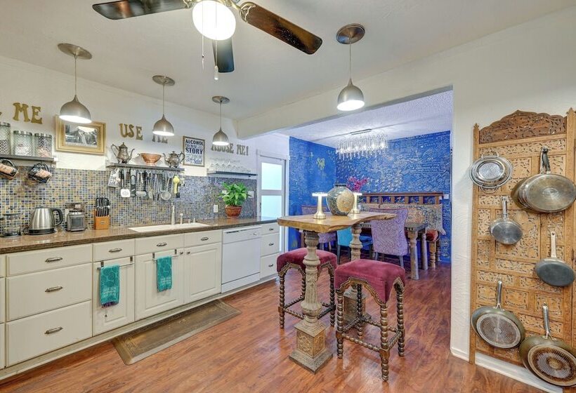 Bohemian Wonderland: Benicia Bungalow W/ Pergola!