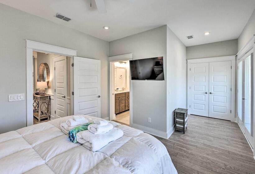 3 Decks & Water Views: Breezy Home In Hilton Head