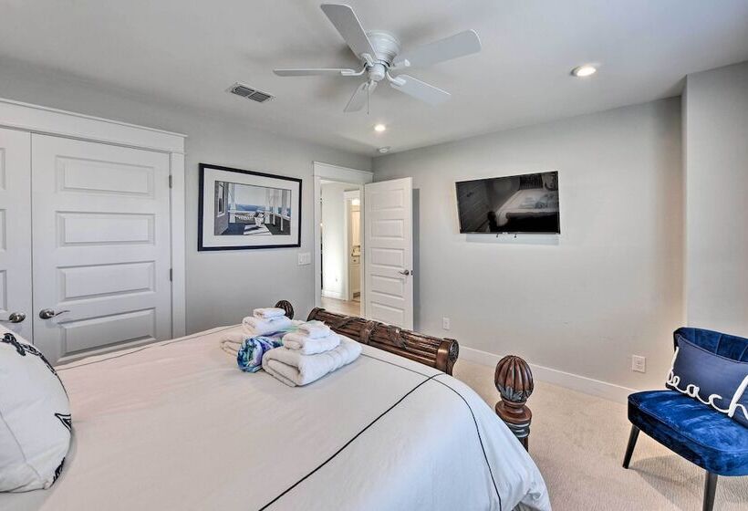 3 Decks & Water Views: Breezy Home In Hilton Head