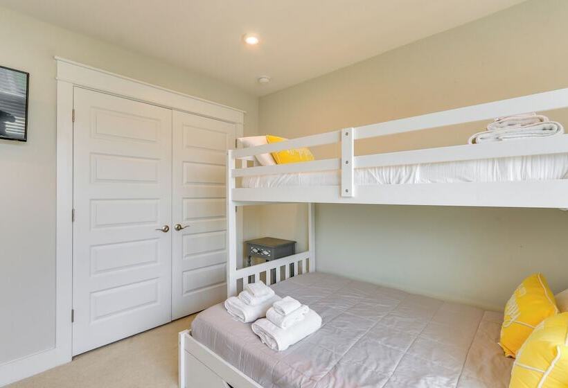 3 Decks & Water Views: Breezy Home In Hilton Head