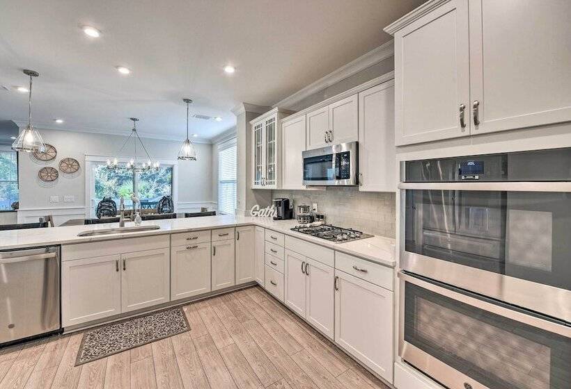 3 Decks & Water Views: Breezy Home In Hilton Head