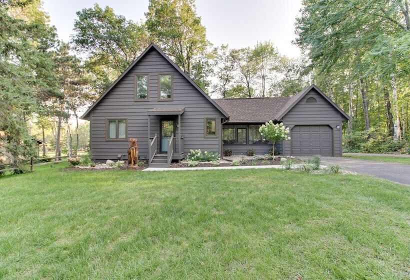 Breezy Point Cabin: Deck W/ Golf Course Views!