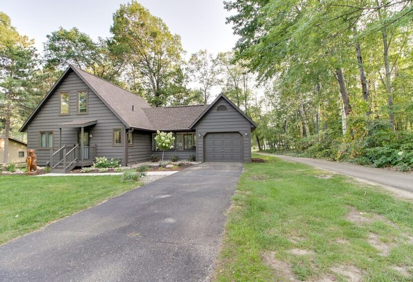 Breezy Point Cabin: Deck W/ Golf Course Views!