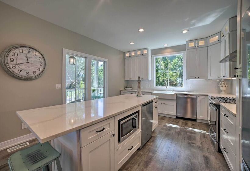 Bright & Airy Home: Chef S Kitchen & Pro Decor!