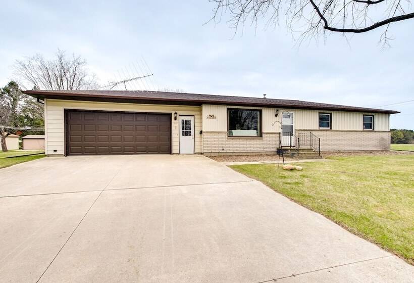 Bright Algoma Home 1 Mi To Lake Michigan!