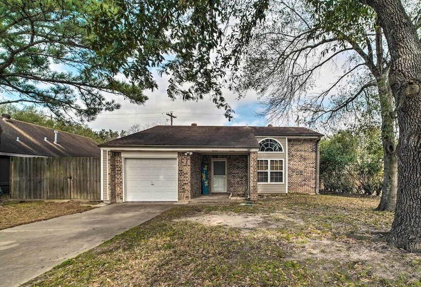 Bright College Station Abode: 3 Mi To Kyle Field