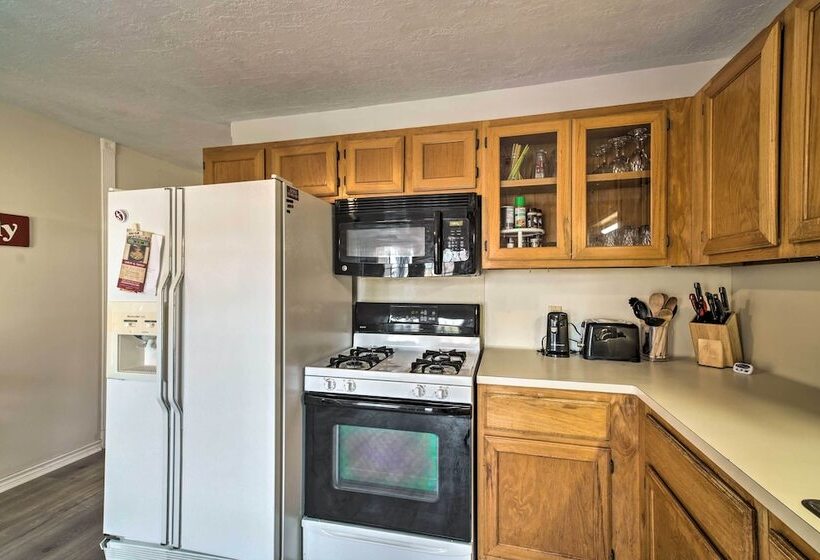 Bright College Station Abode: 3 Mi To Kyle Field