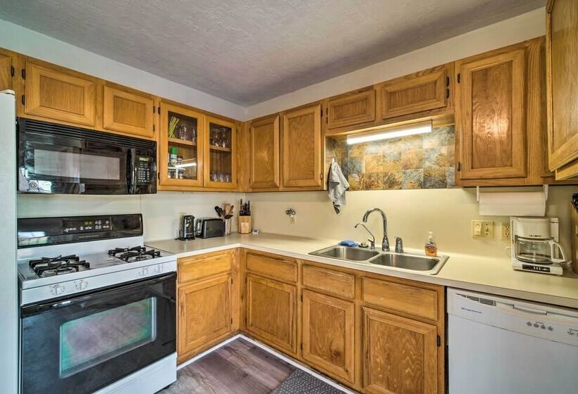 Bright College Station Abode: 3 Mi To Kyle Field