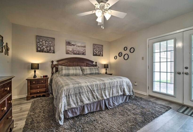 Bright College Station Abode: 3 Mi To Kyle Field