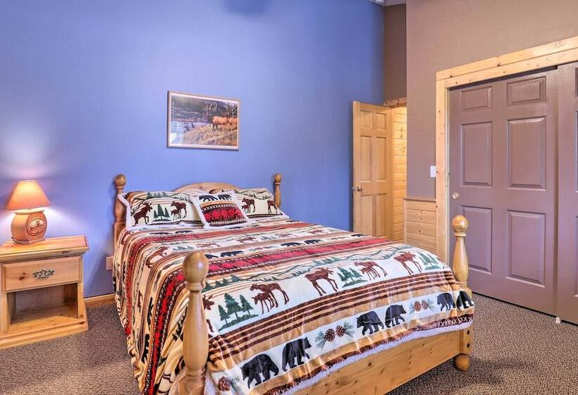 Bright & Cozy Duck Creek Cabin W/ Grill & Fire Pit