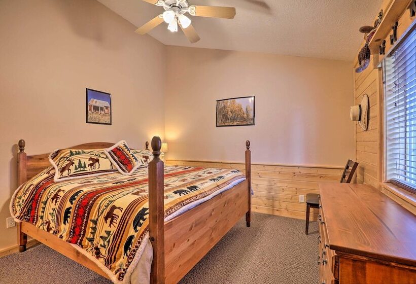 Bright & Cozy Duck Creek Cabin W/ Grill & Fire Pit