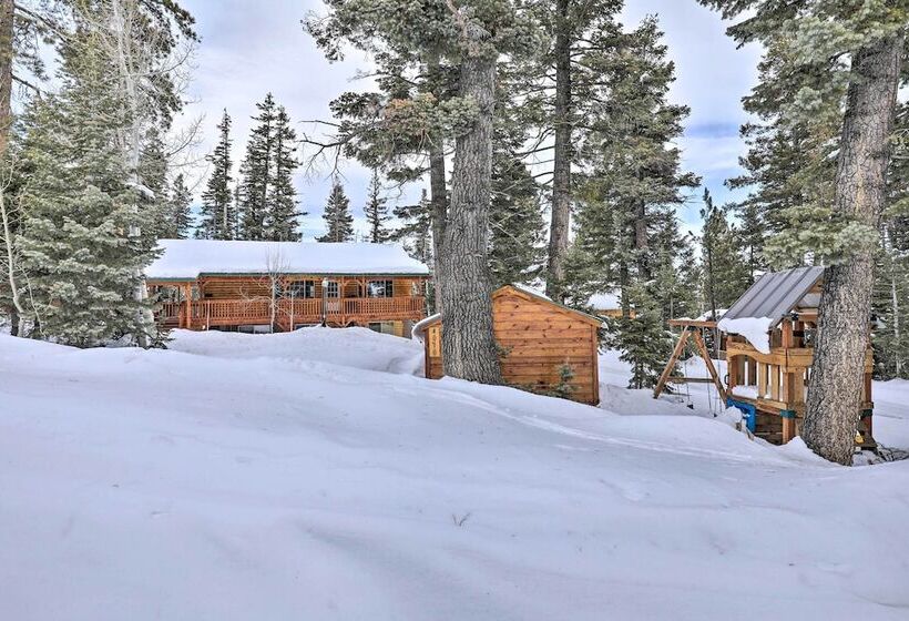 Bright & Cozy Duck Creek Cabin W/ Grill & Fire Pit