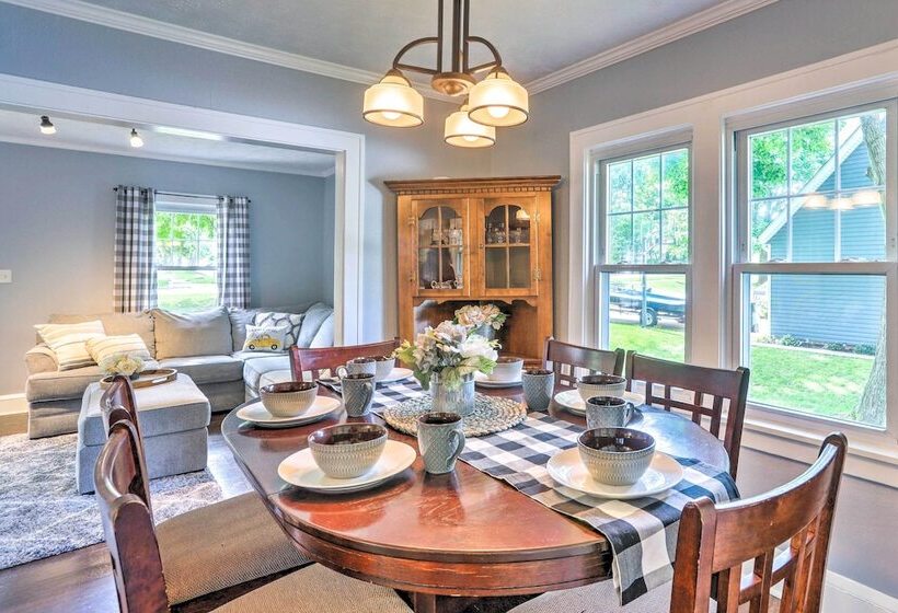 Bright Parma Home W/ Outdoor Space < 10 Mi To Dtwn