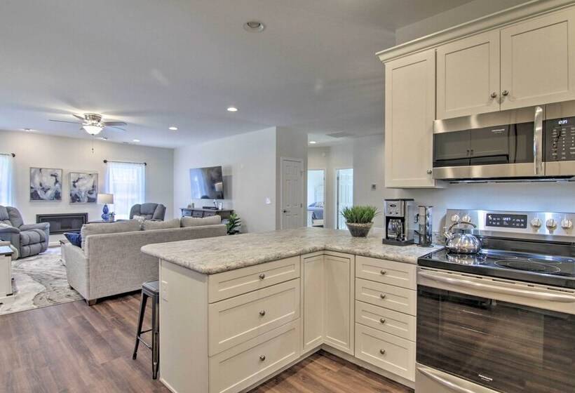 Bright Lewes Abode ~ 10 Miles To Rehoboth Beach!