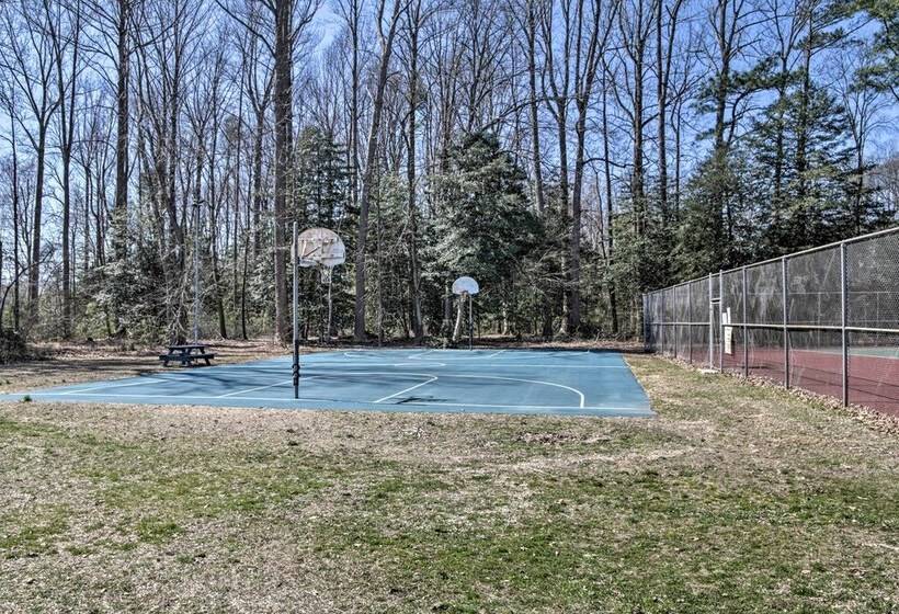 Bright Lewes Abode ~ 10 Miles To Rehoboth Beach!