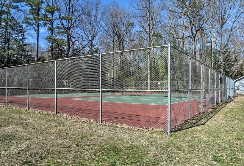 Bright Lewes Abode ~ 10 Miles To Rehoboth Beach!