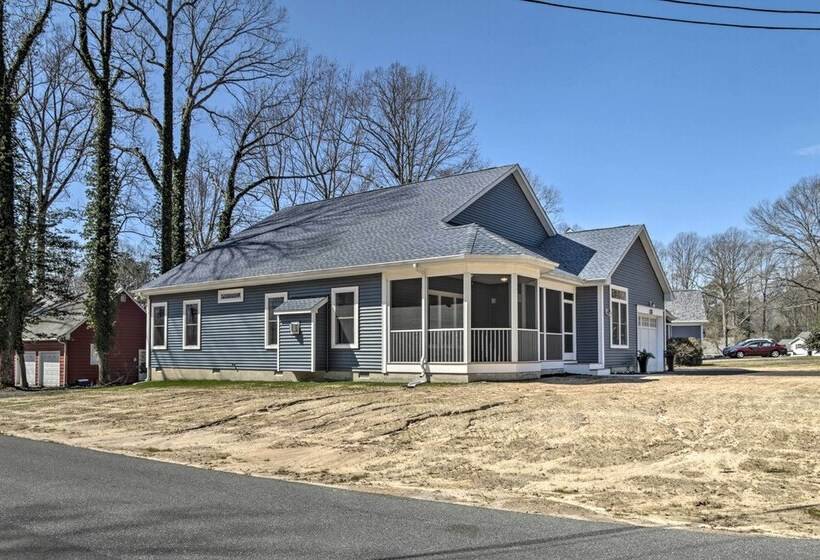 Bright Lewes Abode ~ 10 Miles To Rehoboth Beach!