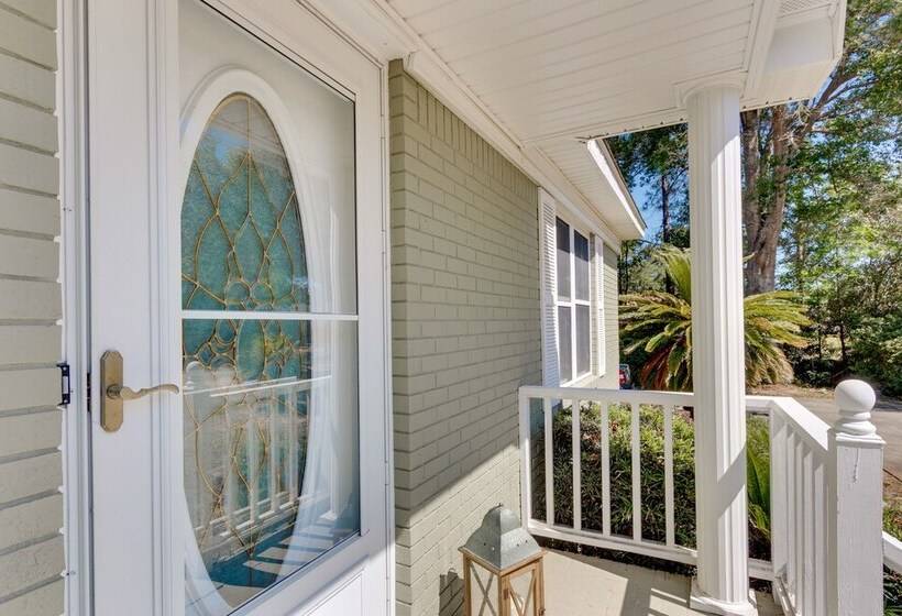 Bright Navarre Vacation Rental, 2 Mi To Beach!