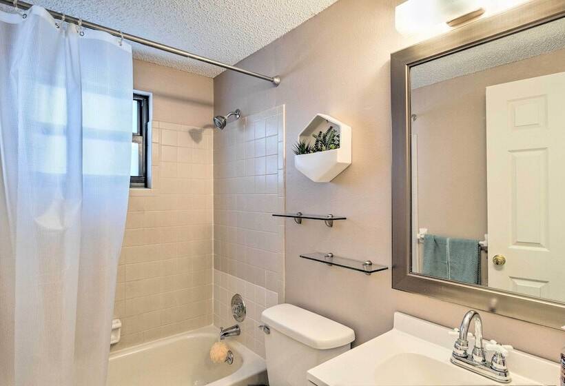 Bright Venice Home W/ Yard < 4 Miles To Beach!