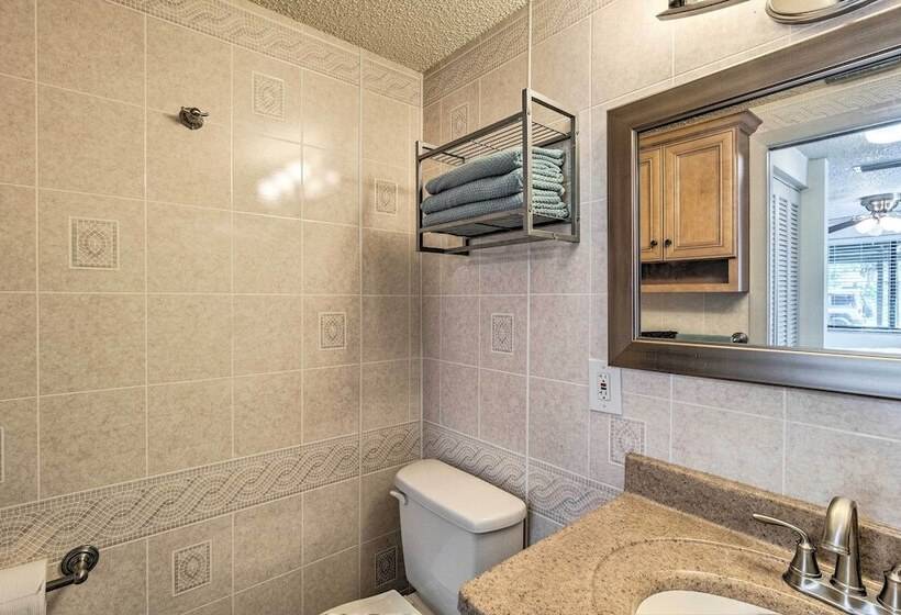 Bright Venice Home W/ Yard < 4 Miles To Beach!