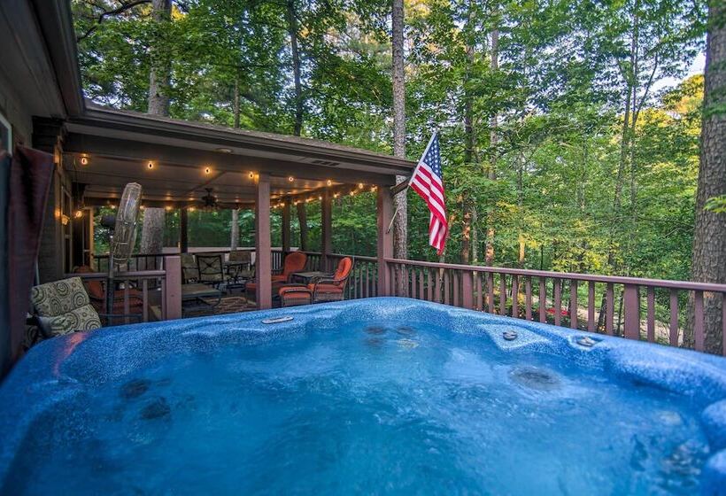 Broken Bow Oasis: Hot Tub, Fire Pit & Patio