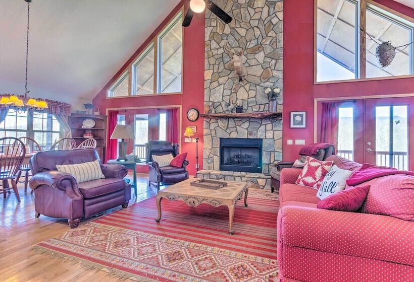 Burnsville Cabin: Wraparound Deck + Mountain View!