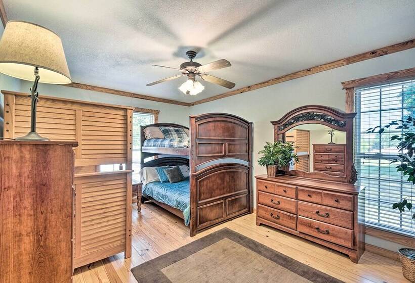 Cabin In Resort   1/2 Mi To Guntersville Lake!