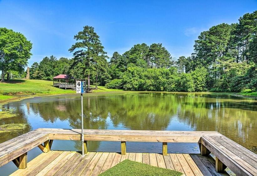 Cabin In Resort   1/2 Mi To Guntersville Lake!