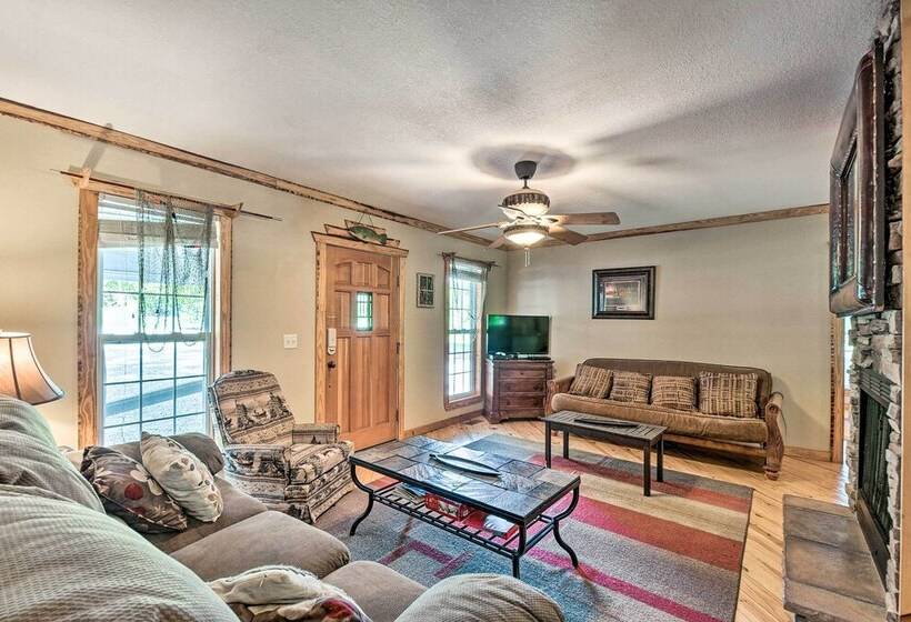 Cabin In Resort   1/2 Mi To Guntersville Lake!