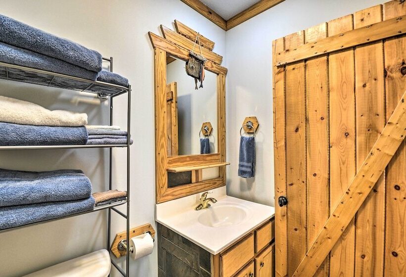 Cabin In Resort   1/2 Mi To Guntersville Lake!