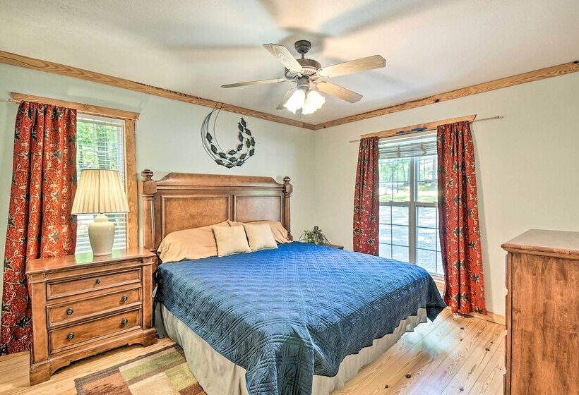 Cabin In Resort   1/2 Mi To Guntersville Lake!