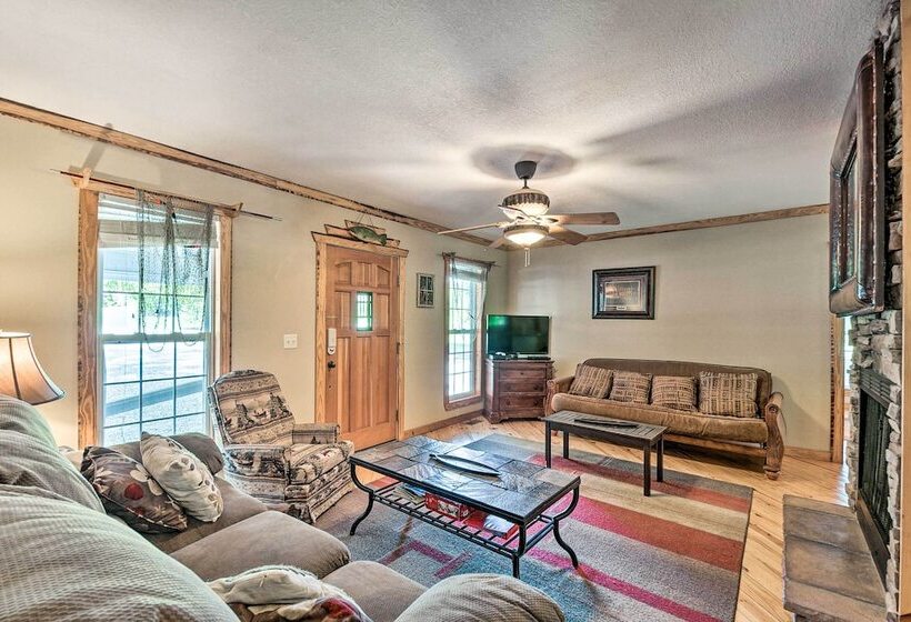 Cabin In Resort   1/2 Mi To Guntersville Lake!